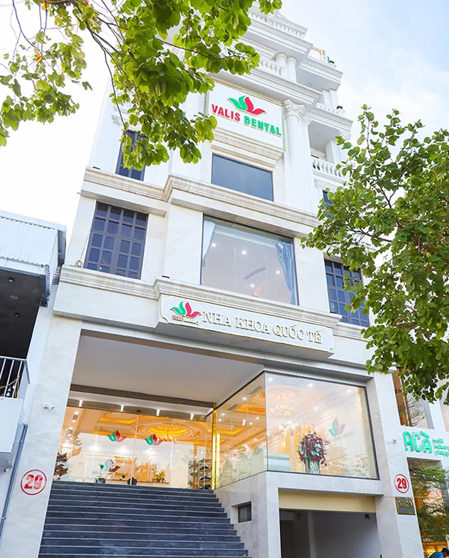 Mặt tiền toà nhà Nha khoa Quốc tế Valis Dental
